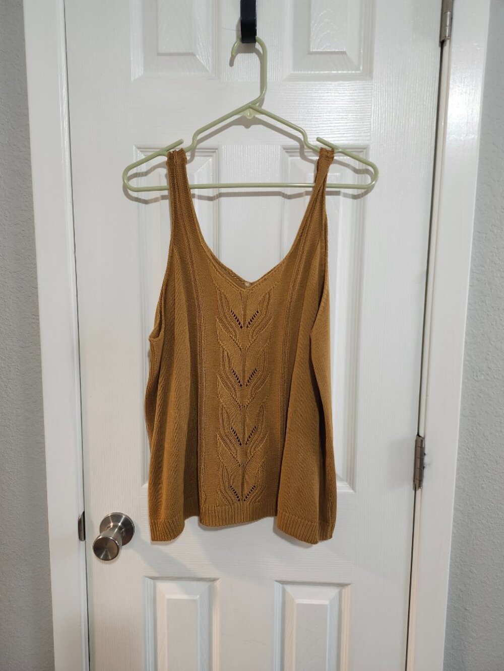 Tops - Picture 2 of 12